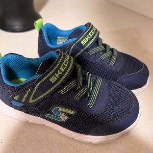Toddler Boys lightweight Skechers size 9